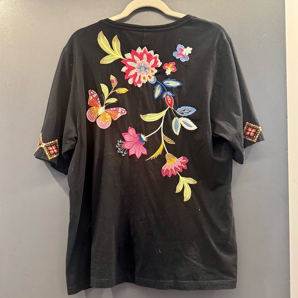 Johnny Was Gracey Trapunto Embroidered Floral Butterfly Short Sleeve T-Shirt - Picture 6 of 7